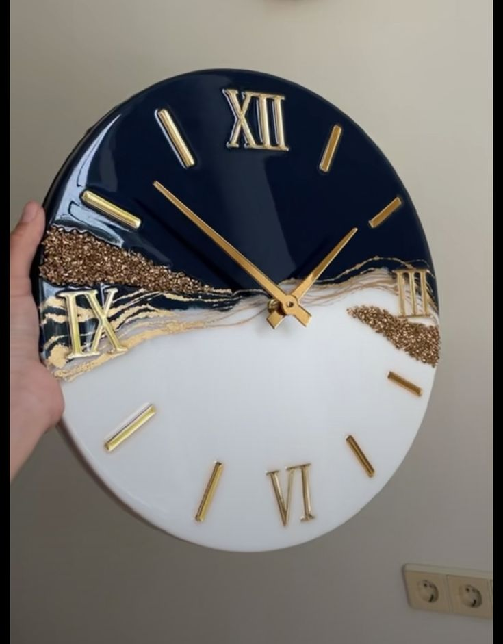 Luxury Navy Blue & White Resin Wall Clock – Gold Roman Design